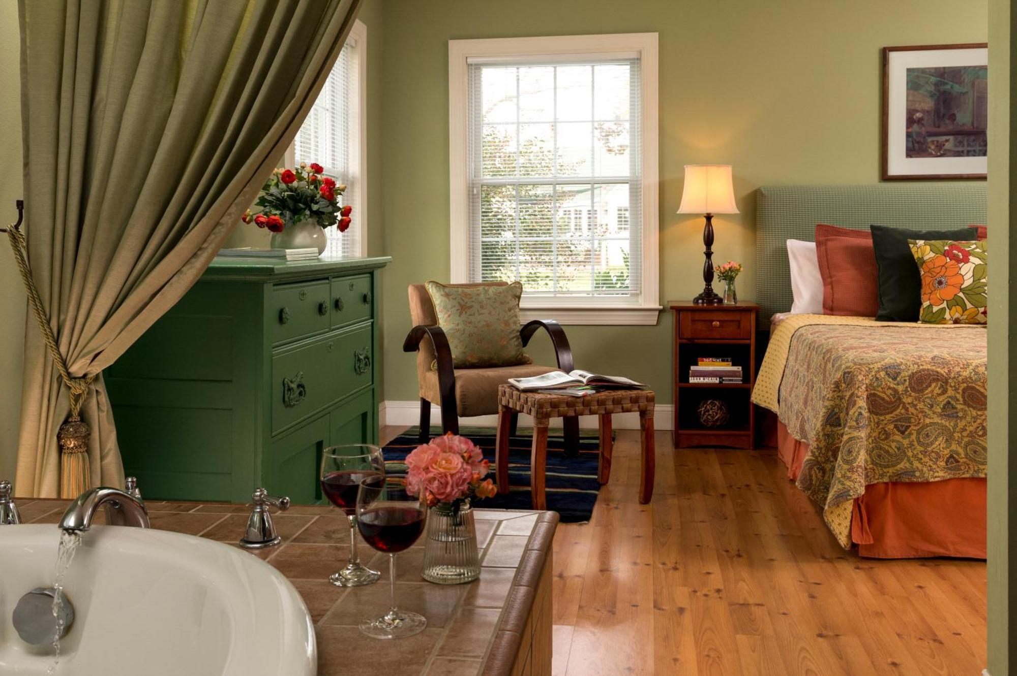Inn At Huntingfield Creek Rock Hall Room photo